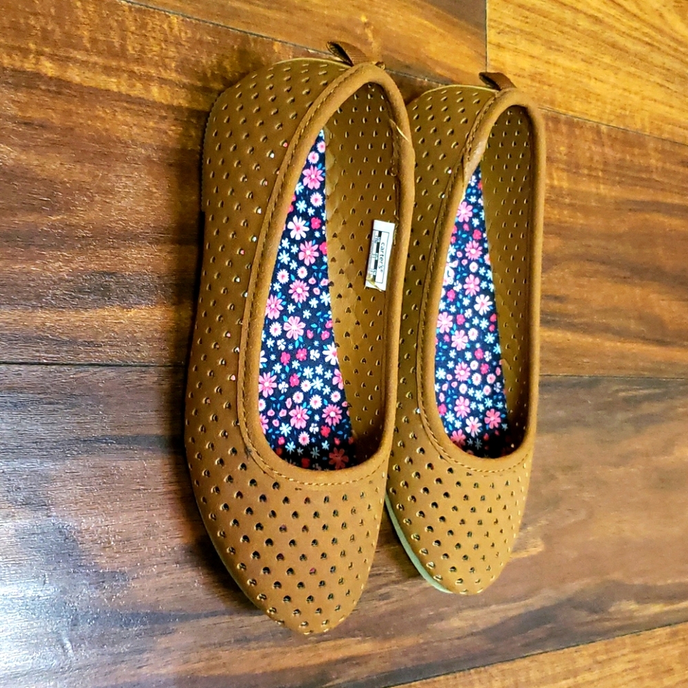 Girls Carter flats size 13 NWOT